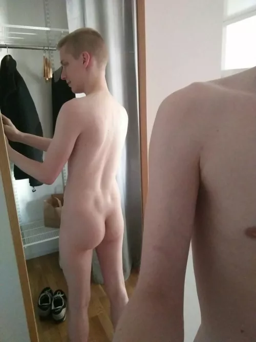 Who would like to fuck my Swedish twink ass? 🙈