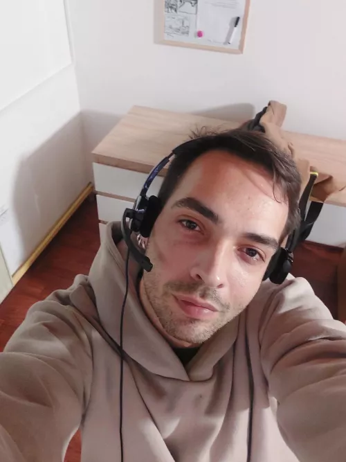 Who would like to play games with me ? 🎮🎮