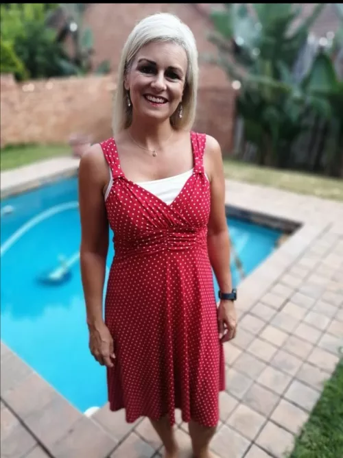 who would like to see what is under neeth her dress