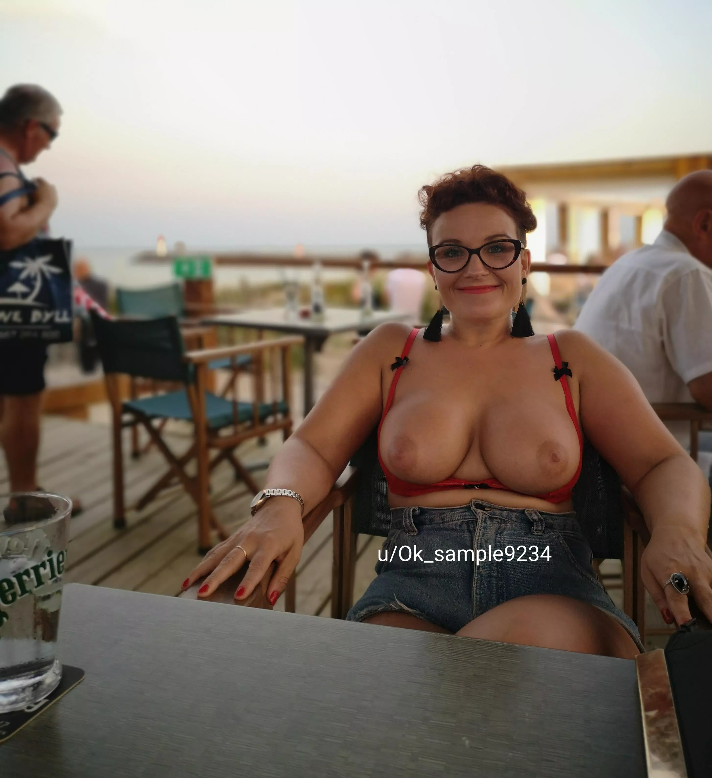 who's buying me a drink 🍸can't wait to be back here in 3 weeks 😘😘🎉🎉 39F UK