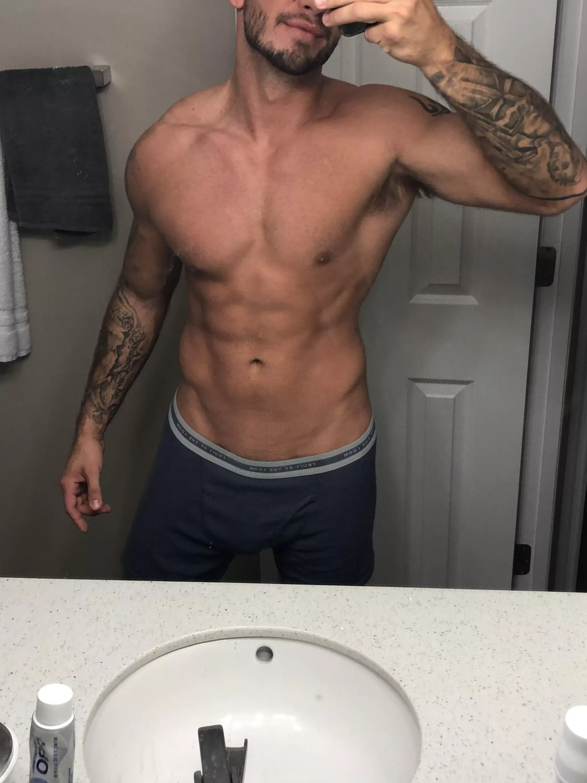 Who’s into abs and sleeves