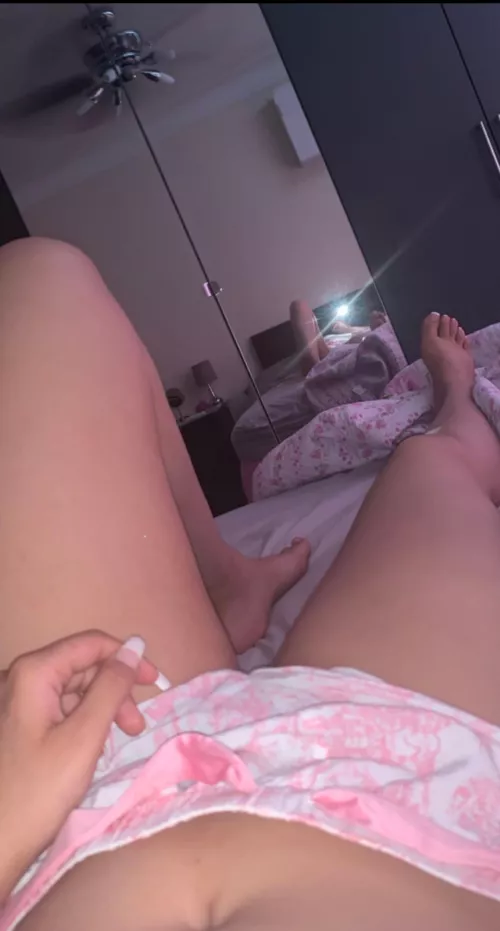 who's ready to get over on the bed with me. all the hubbies are welcome. [f24]