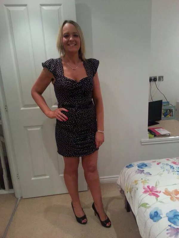 Wife wants to start showing off after discovering my mum is having an affair with a younger and guy and wants some fun herself Wife wants to start showing off after discovering my mum is having an affair with a younger and guy and wants some fun herself