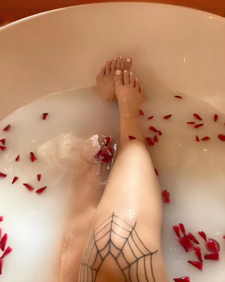 Will you join me in the bathtub?🥵