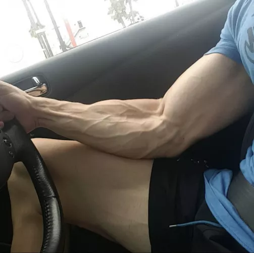 Wish I had more veins in my biceps but I think my forearms make up for it 😆