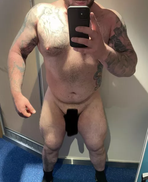 Wish that my inbox was full of hung dick pics tbh