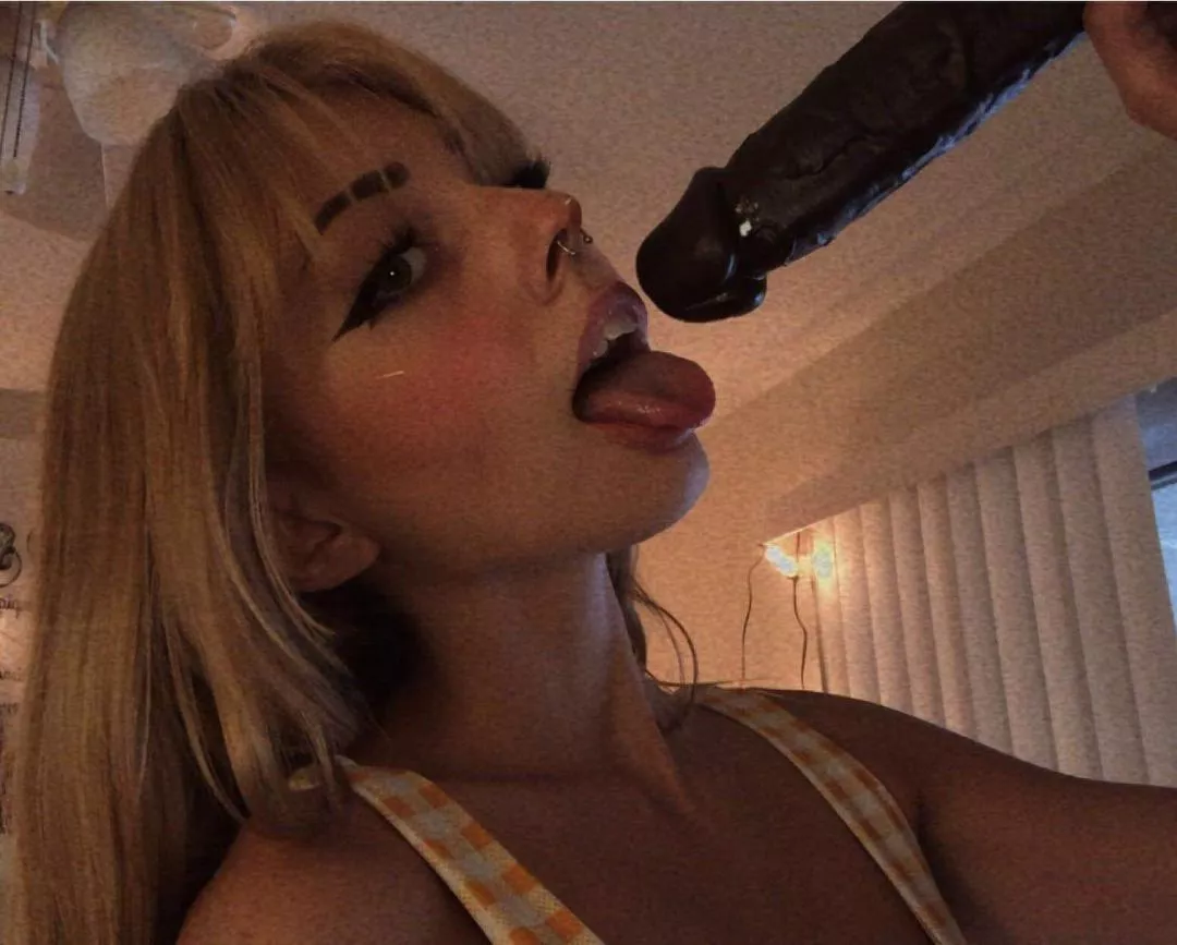 wishing I had a real big dick to suck 🥺