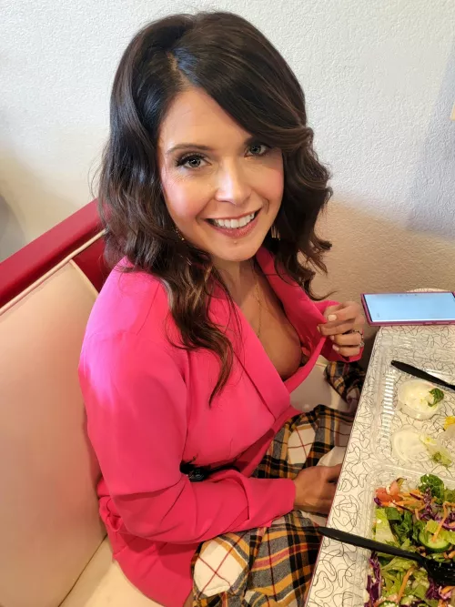 work lunchtime. want some of my salad? I'm in the break room (45[F])