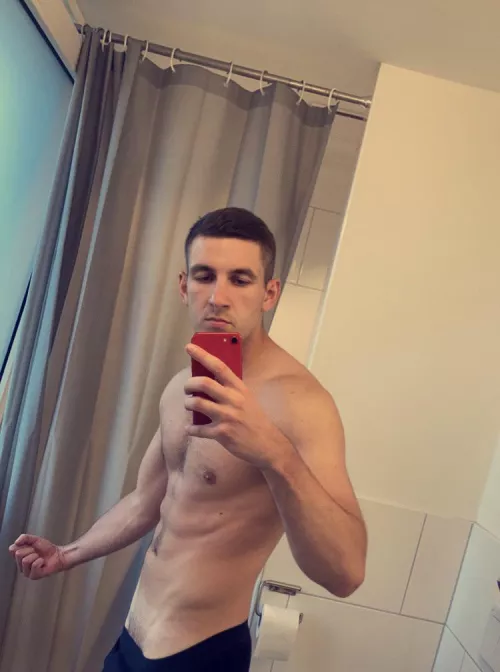 Workout done 😏 now I need some company 😏😛