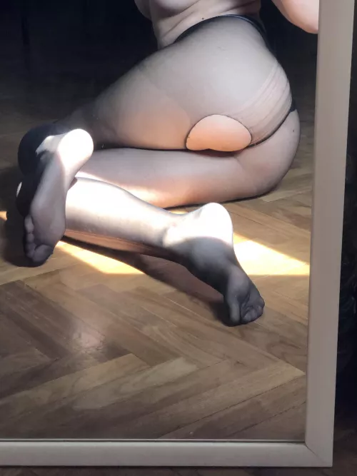 worship my ass and bow at your favourite italian lady [domme] [oc]