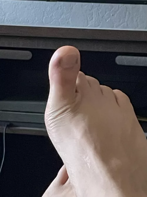 Would anyone actually fuck my toe ?