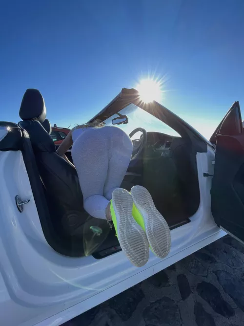 Would love to bounce my booty on you