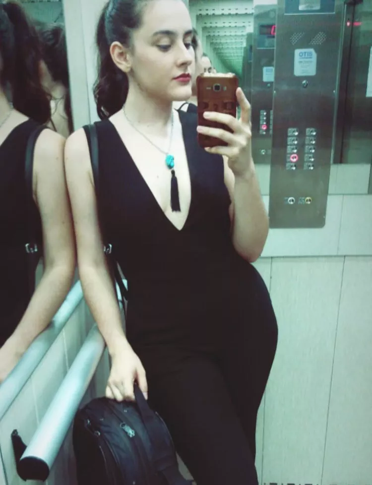 Would u fuck her?