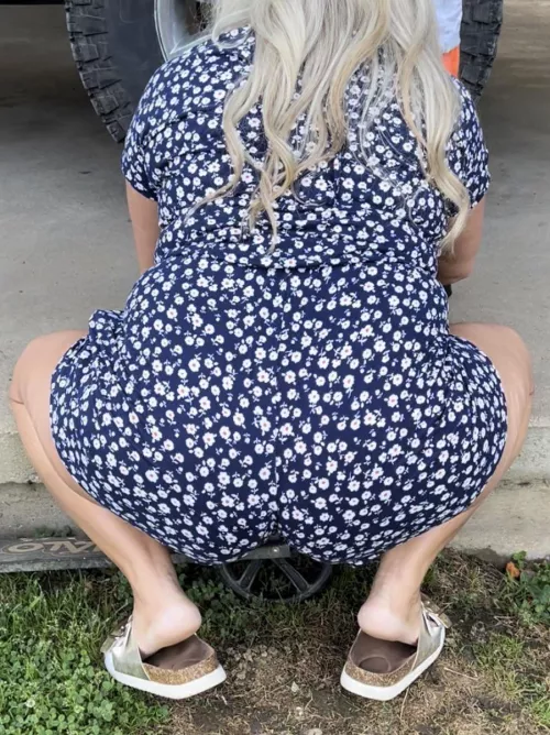 Would you clap these cheeks for her? 32f milf wifey