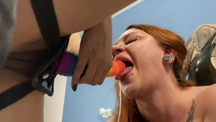 Would you drool over my cock like she does?💦🍆