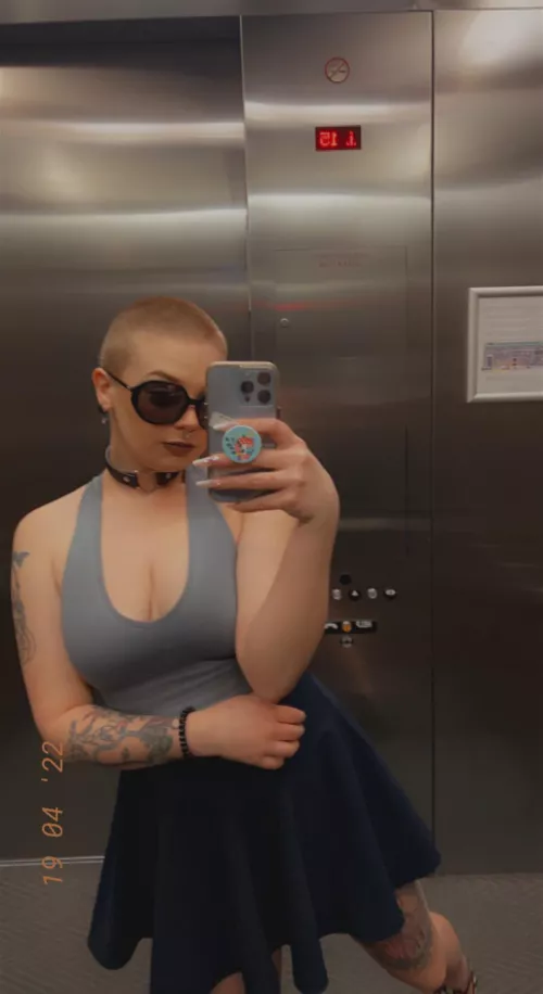 Would you fuck me in the elevator? 🤤