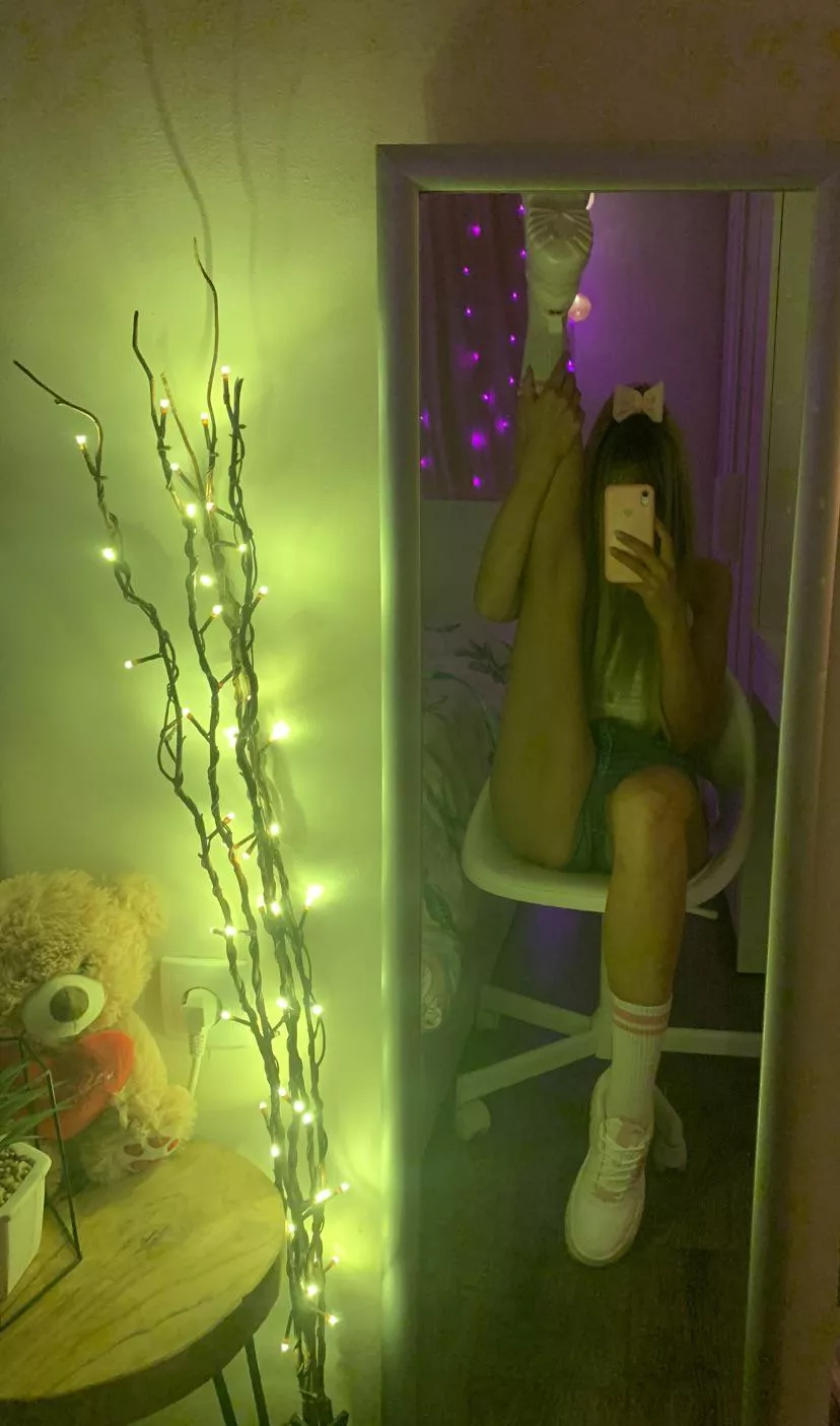 Would you fuck me raw? 💜