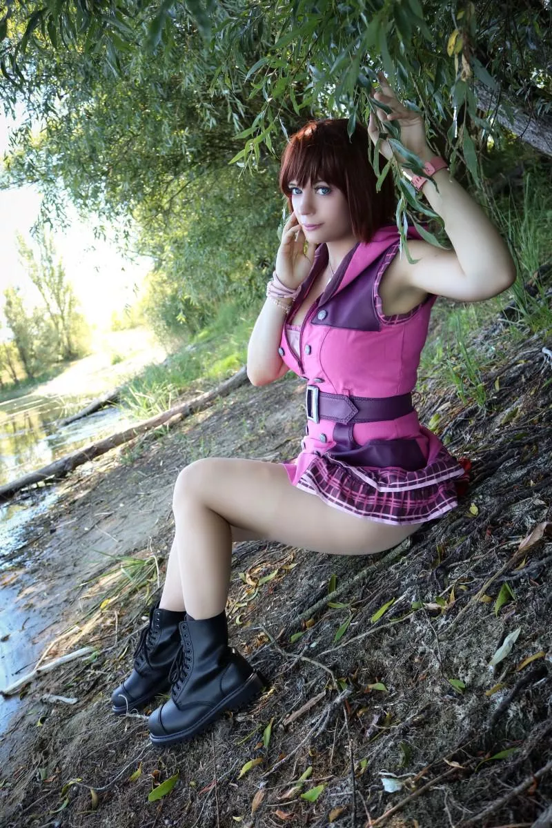 Would you go on a romantic getaway with Kairi? (By Lysande)