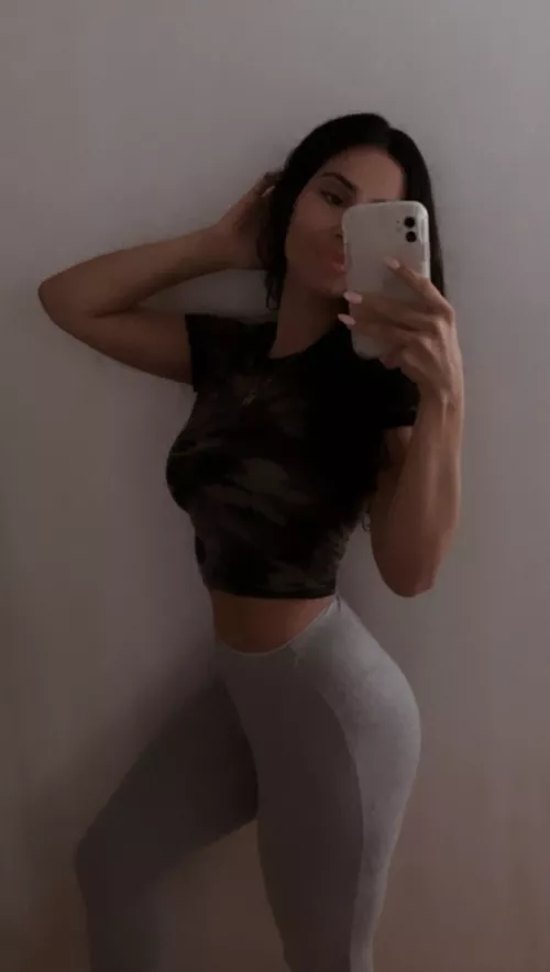 Would you let me hitchhike with you? 🍑