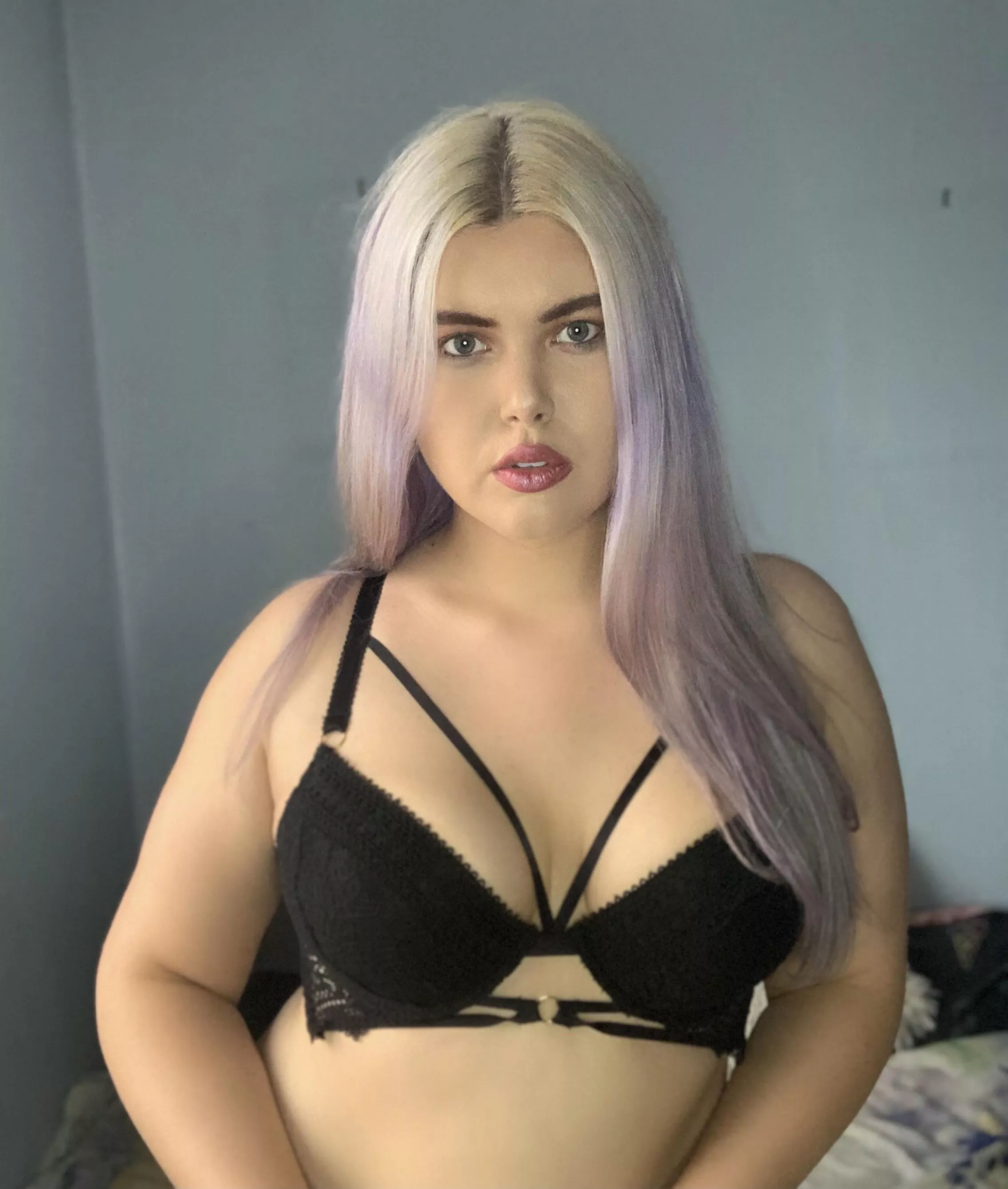 Would you like a curvy blonde