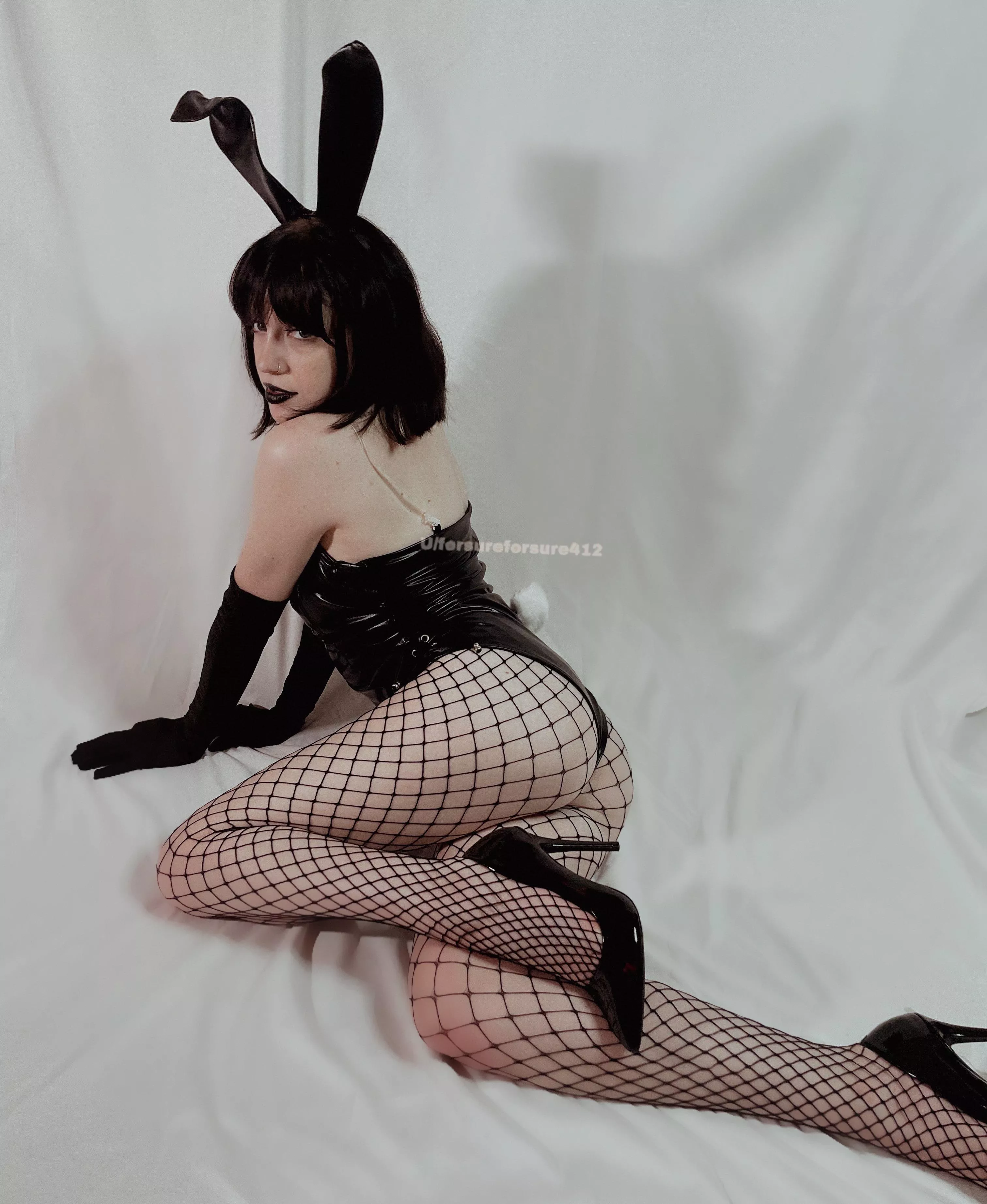 Would you place your head between my legs pretty please?