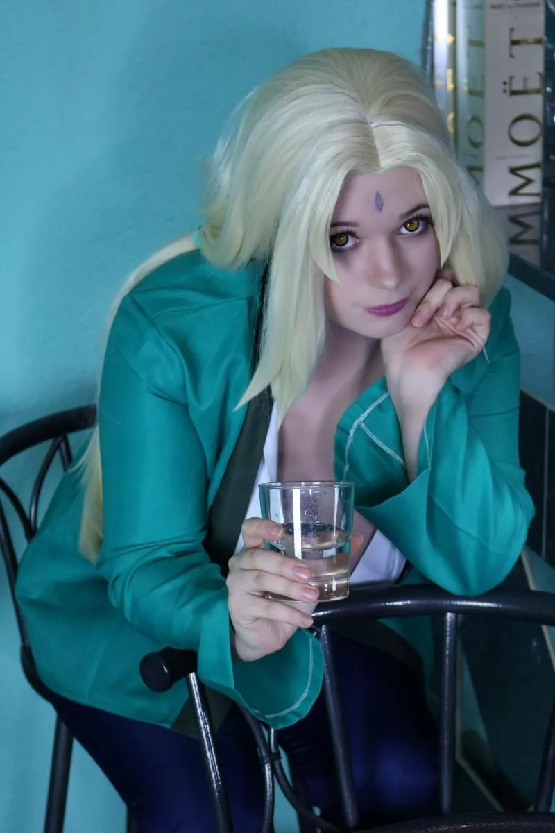 Would you share your worries with Tsunade? (By Lysande)