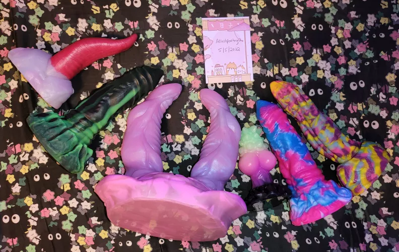 [WTS] Colorful UV and GitD toys!