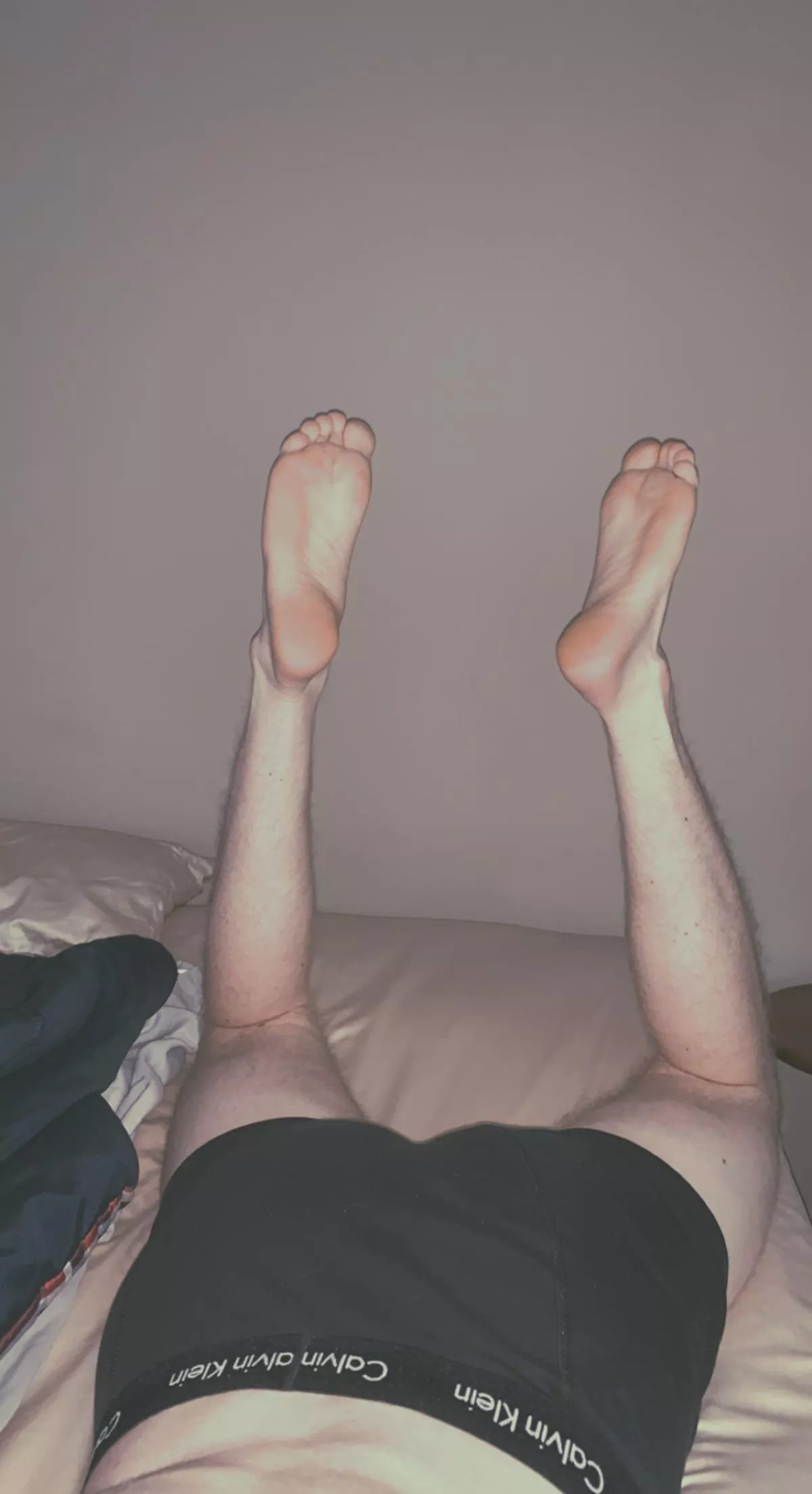 You guys loved the feet pics so it’s only fair to share more 😋🦶🏼