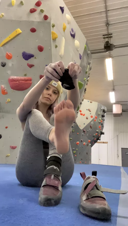 you know her foot game is good when she goes rock climbing 😉