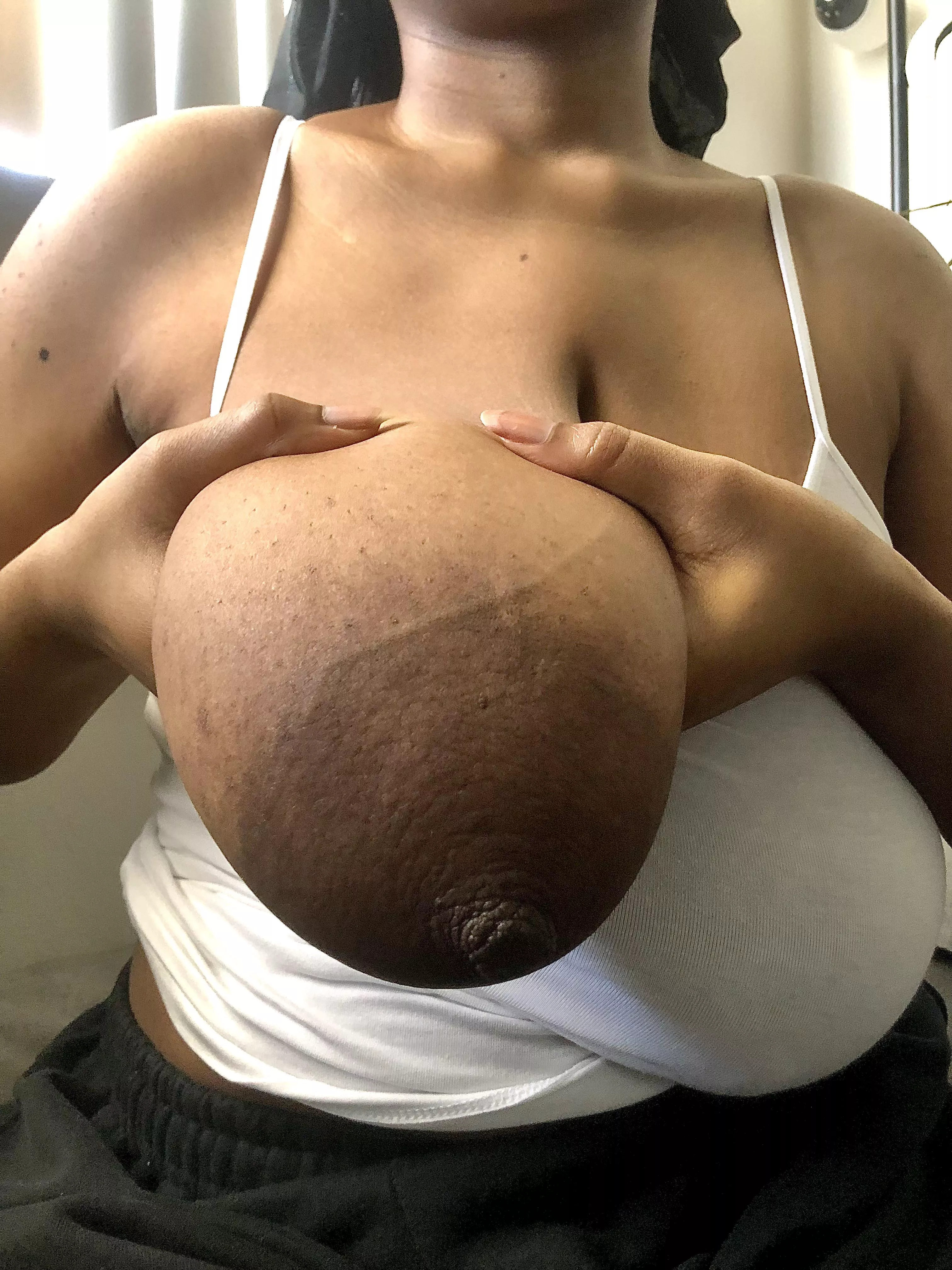 You love my natural hanging amateur veiny breasts 🖤