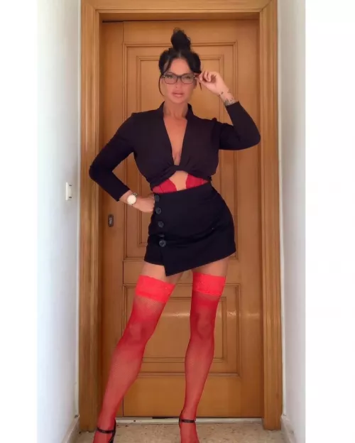 You ready for your appointment with me?😜👇🏻