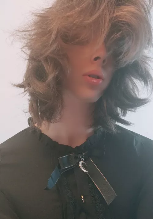 You want to touch the floofy hair? uwu