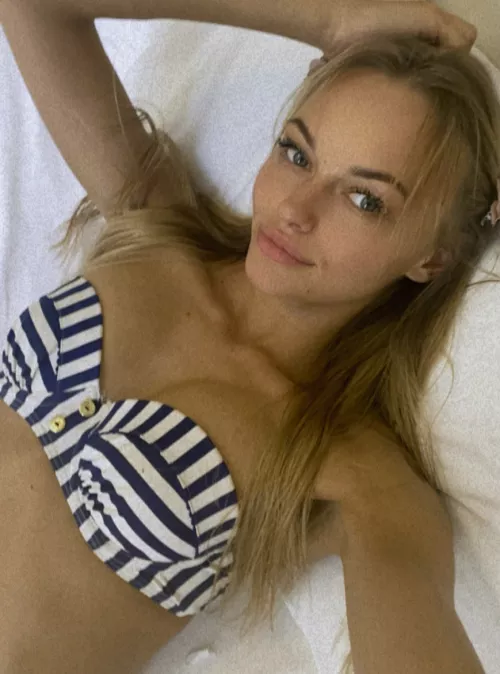 Young, slutty and fun 🤗 Would you say I'm your type? 🤔 ✨