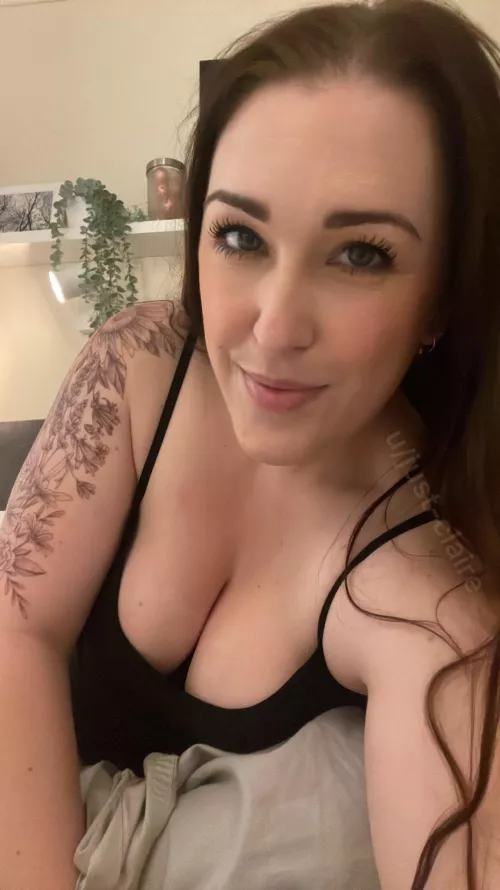 Your daily mum joke: A pair of jumper cables walk into a bar. The bartenders says “ok, we’ll serve you, but don’t start anything”