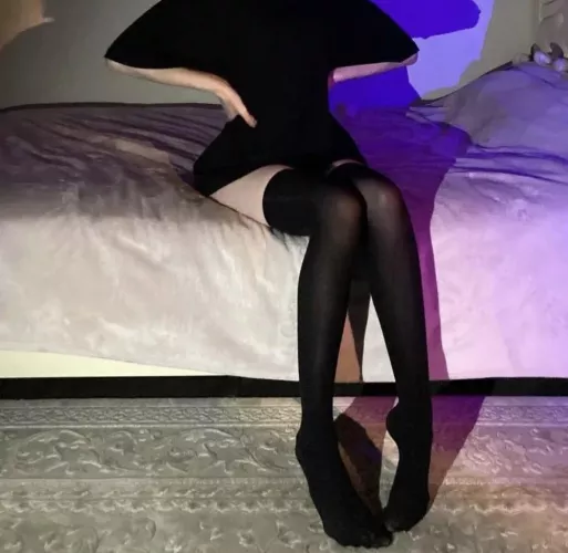 your favorite thigh high whore 🖤