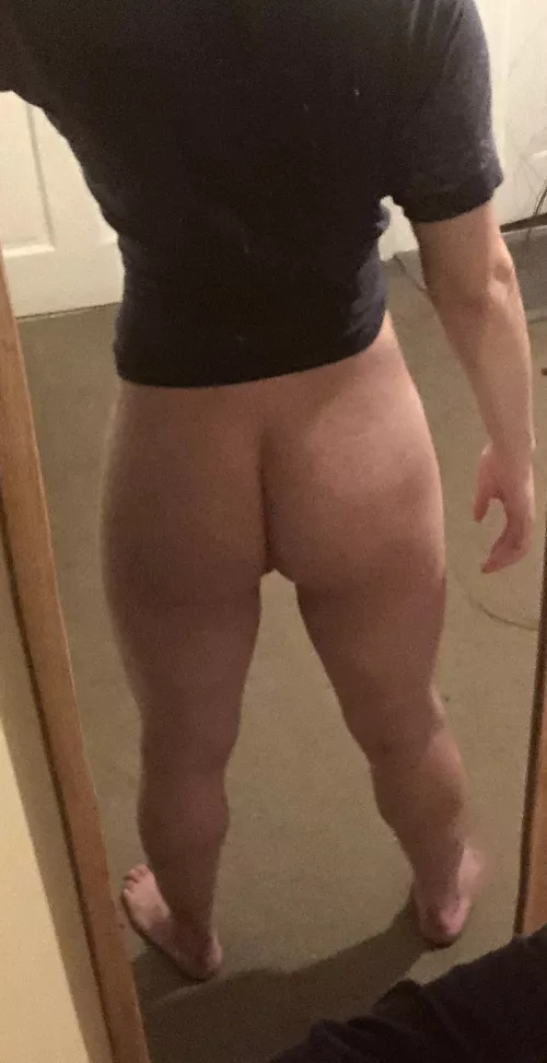 Your girl or me?🦵🏻