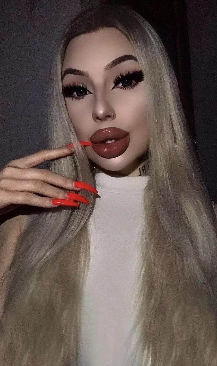 🔥your hottie🔥red nails❤️