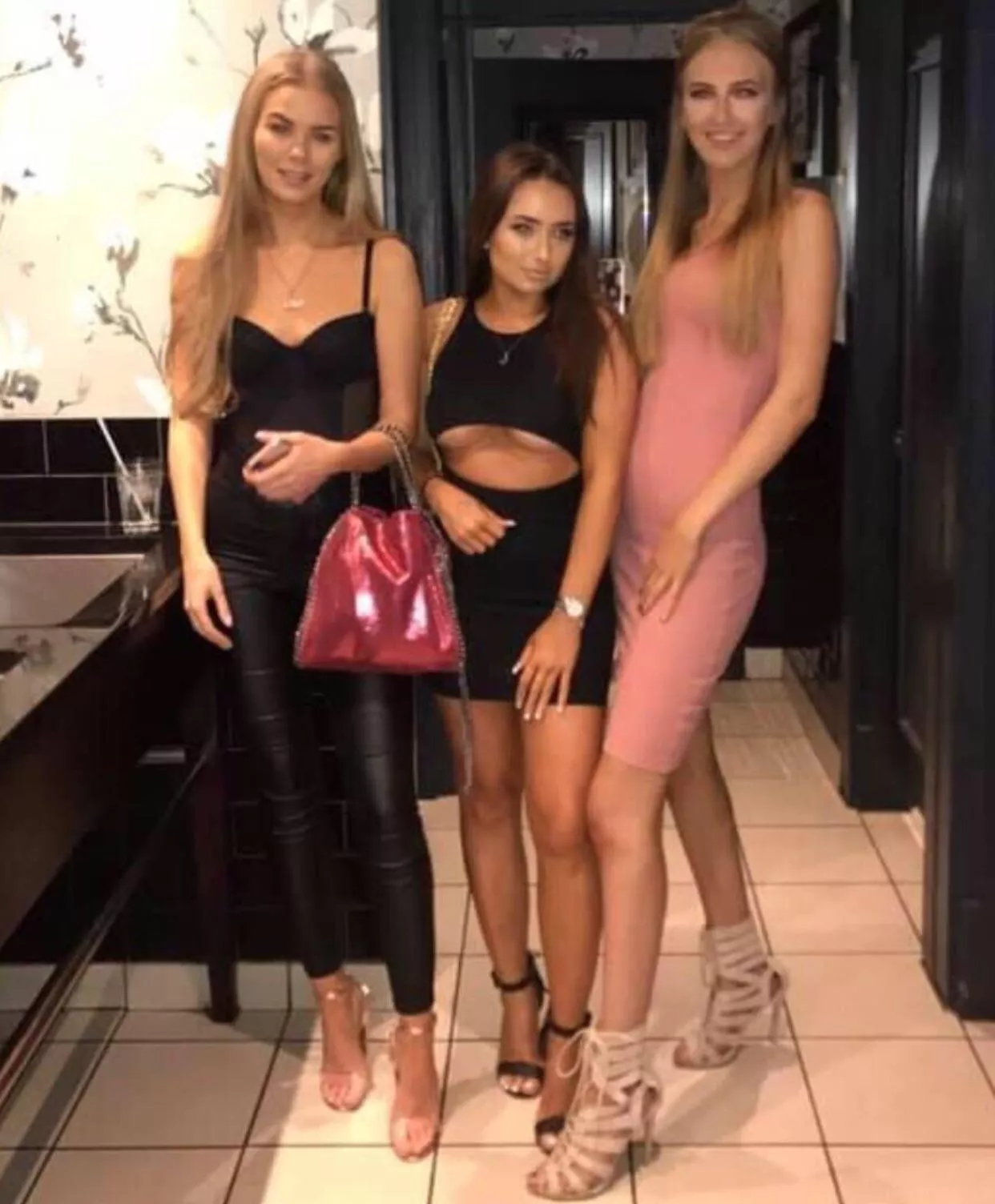 👀