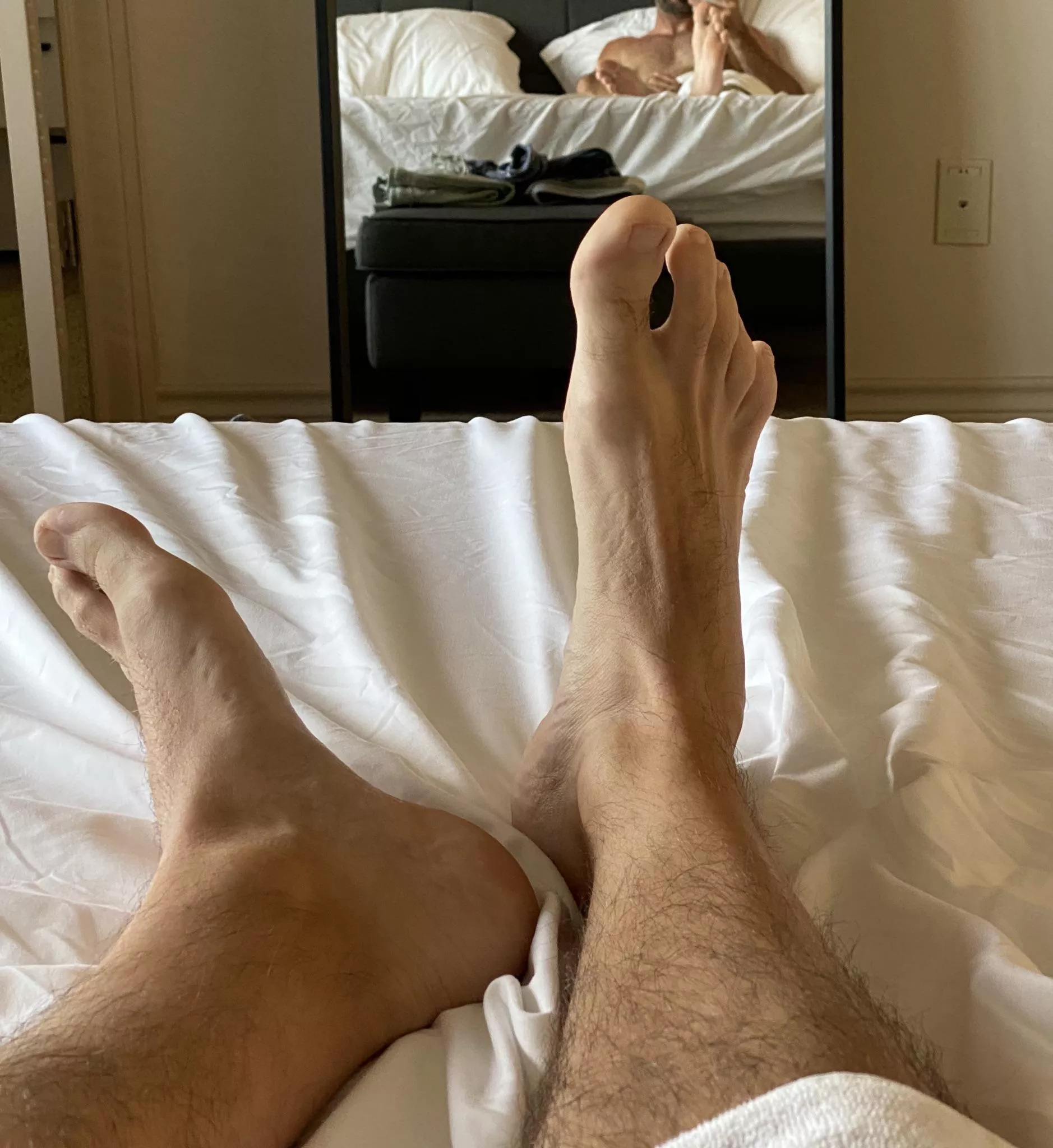 👣