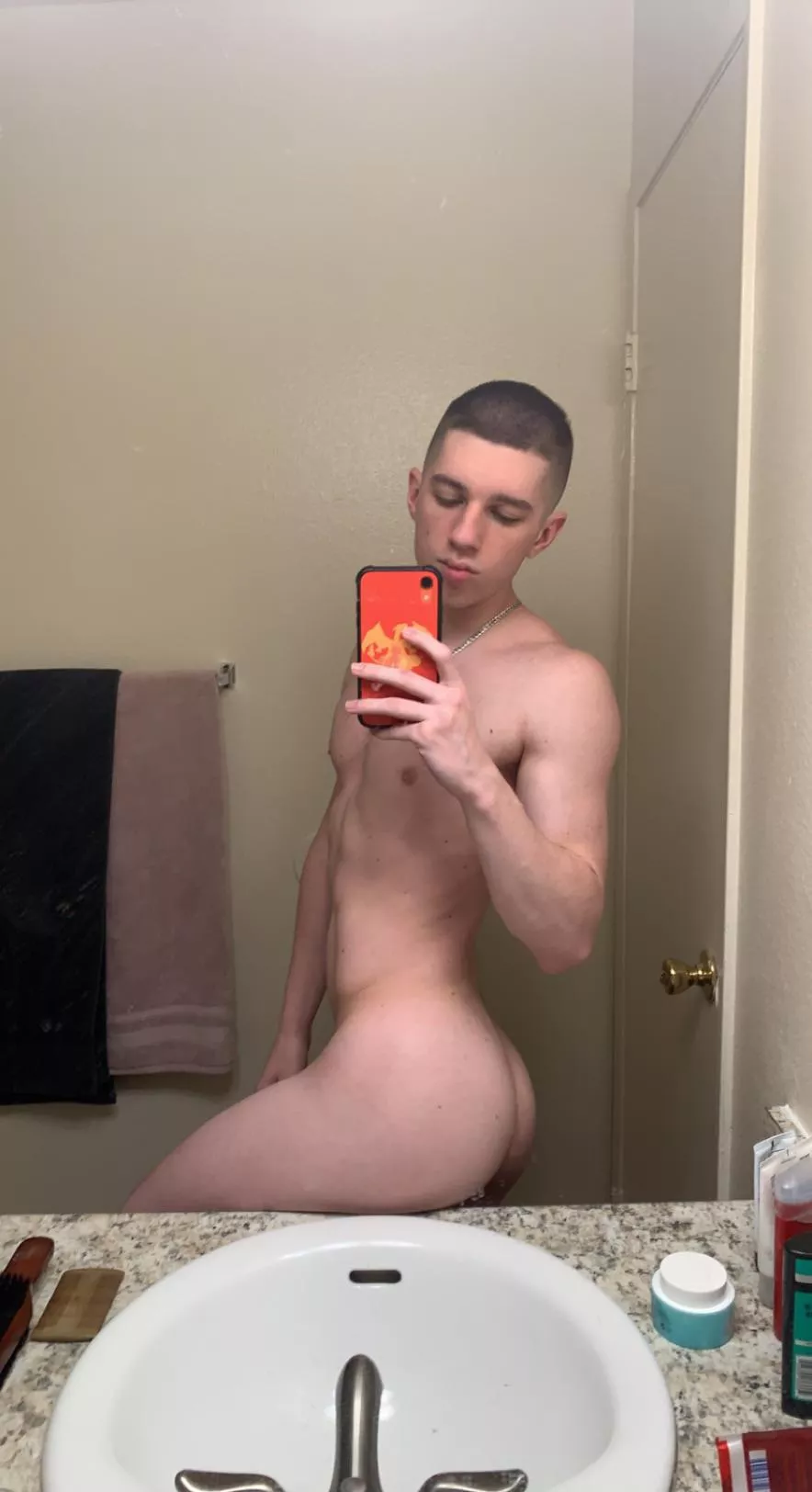 😈