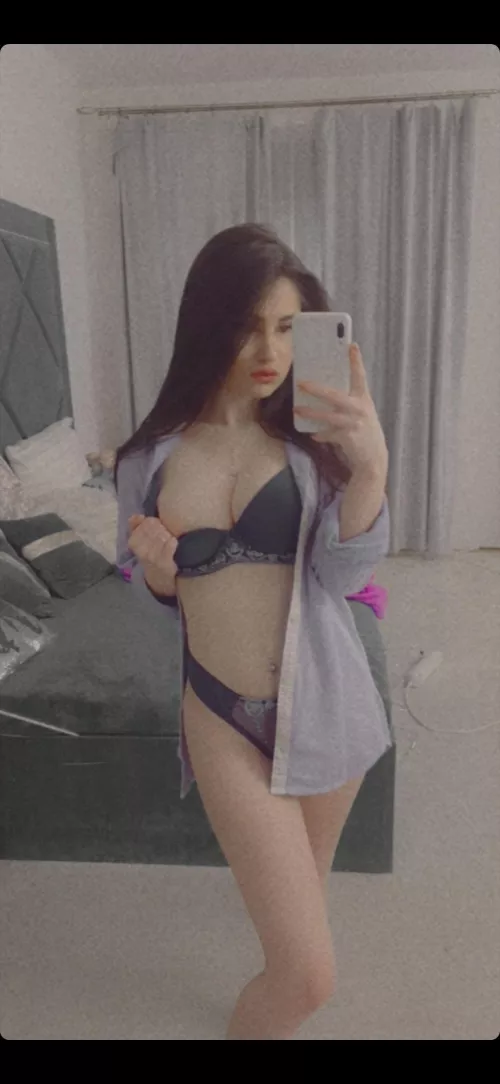 10 % Discount for the next 10 subscribers. I post once or more a day. You can see BJ's, dildo plays, nude pics and more..