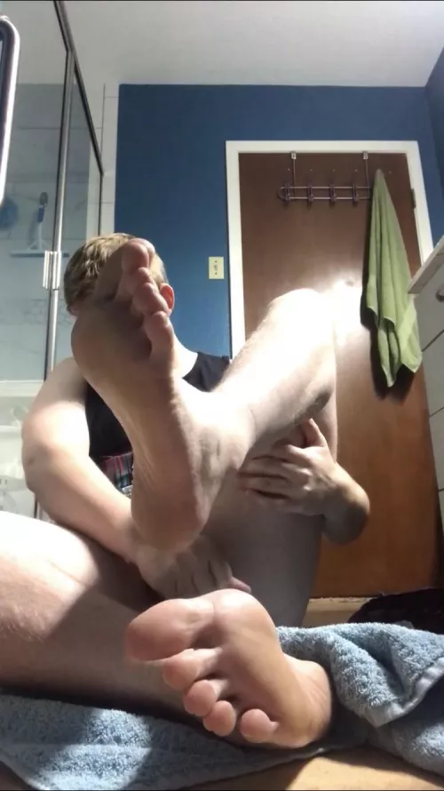 10.5 soles after work and the gym. They smell so ripe and ready to be cleaned with a willing tongue 👅🦶🏻