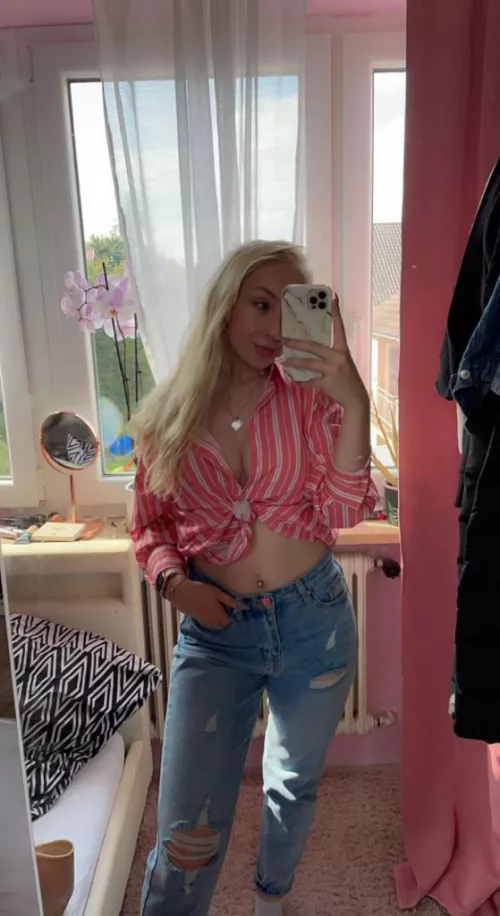 (18) would you jerk off to my nudes, if i would sent u some ?