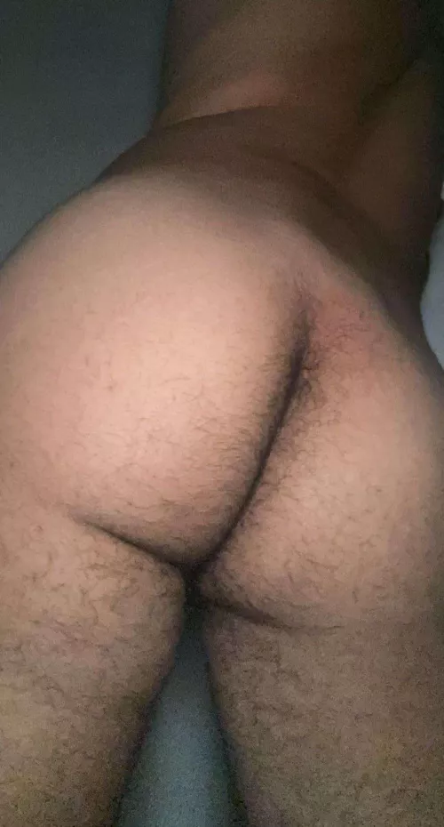 (18m) first time posting here, y’all fw hairy asses? 💦