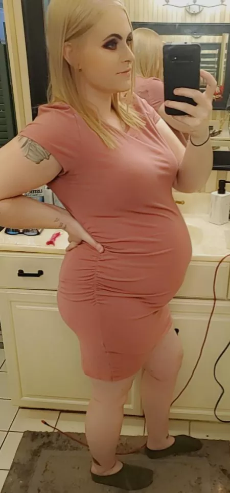 20 weeks pregnant and so horny. Selling naughty content 😝 20 weeks pregnant and so horny. Selling naughty content 😝