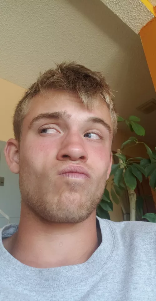 [21] What are you thinking?😁