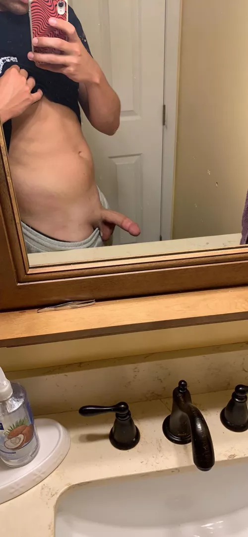 21[m] I’ve always thought I was pretty average looks wise what do you think?