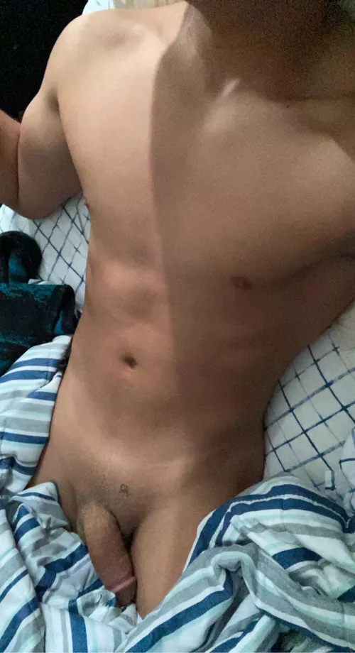 22; 160lbs; 5’10”