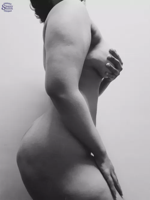 [24F] Wrap your arms around my waist and nuzzle my neck 🥰