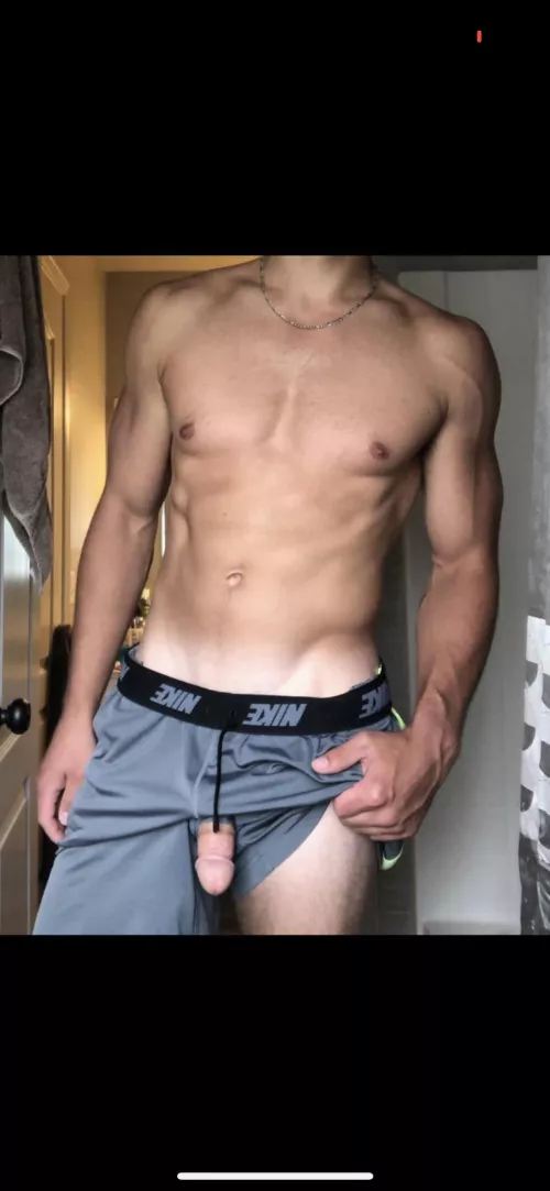 25 [M] I can’t decide if I should retire these shorts or not